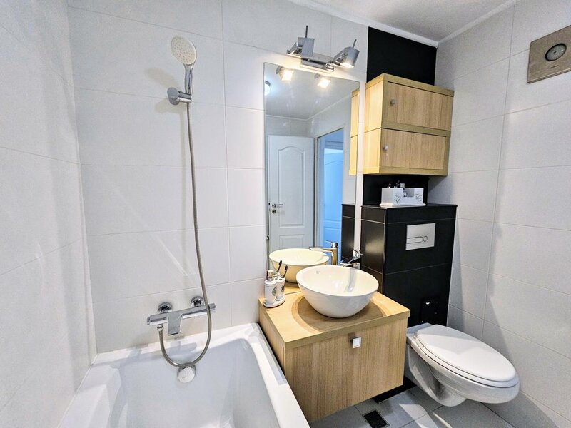 Calea Vitan 233  de inchiriat 3 cam  - loc de parcare inclus - centrala